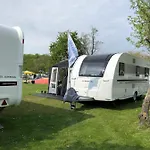 & Glamping