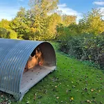 & Glamping