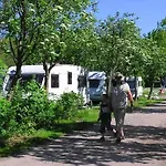 & Glamping Nivå