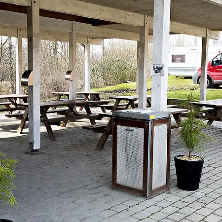 & Κάμπινγκ *