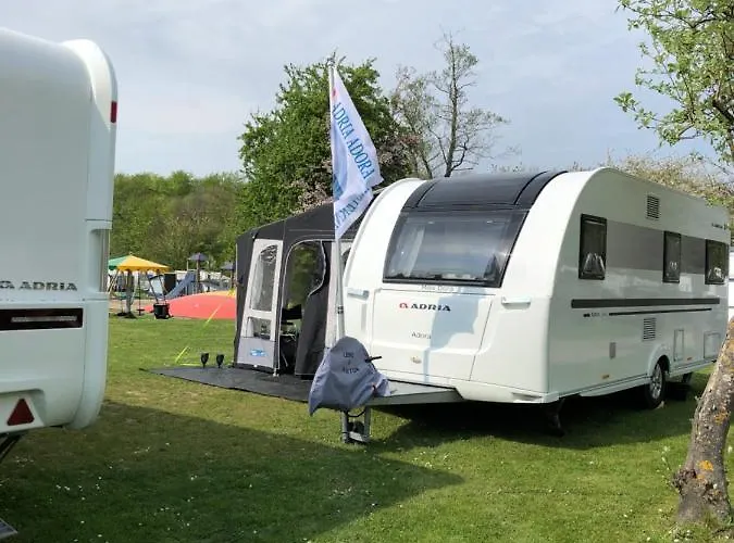 & Glamping